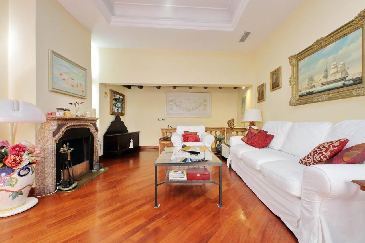 4Bnb - Luxury Trevi Apartment W Terrace Rzym Zewnętrze zdjęcie